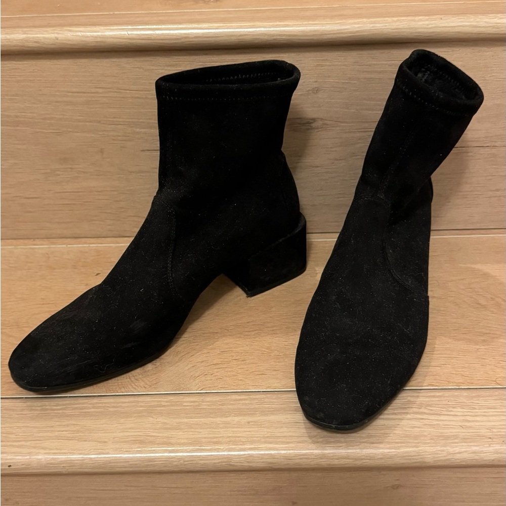 Size 7! Chelsea black suede ankle heels boots